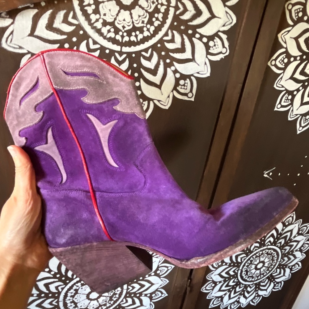 Vince Camuto Purple Suede Western Boots. Made in Italy. Size 38